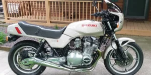 20190529-1982-suzuki-gs1100e-right-1600x800.webp