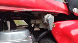 gsx250e 1980 petcock on a gs550e 1980-  fits and works - has prime screw.jpg
